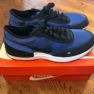 Boys size 7Y nike waffle one, never worn.